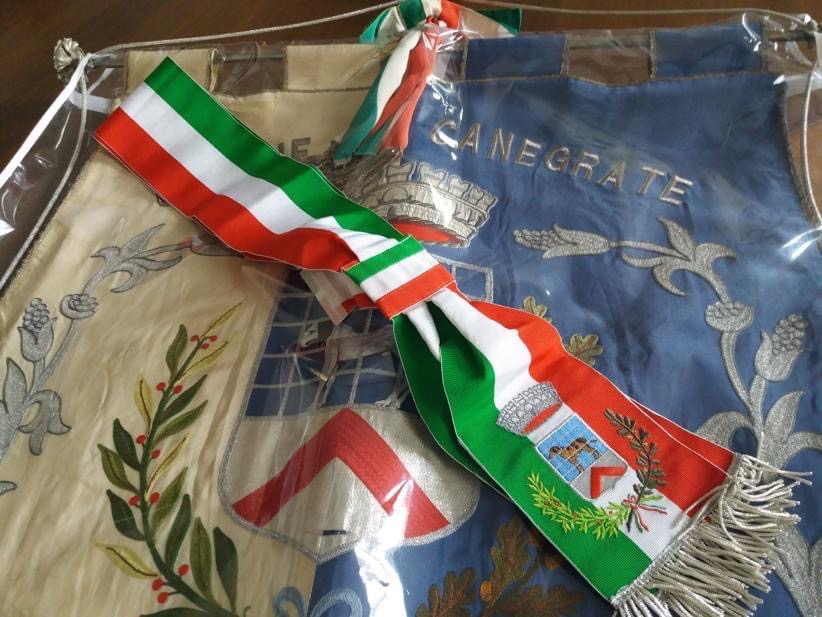 fascia tricolore e gonfalone